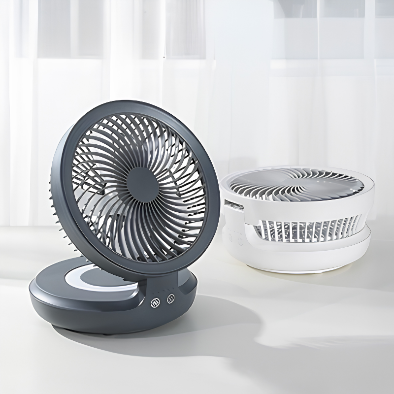 Ventilateur personnel rechargeable Brisalto avec angle réglable sur une surface plane