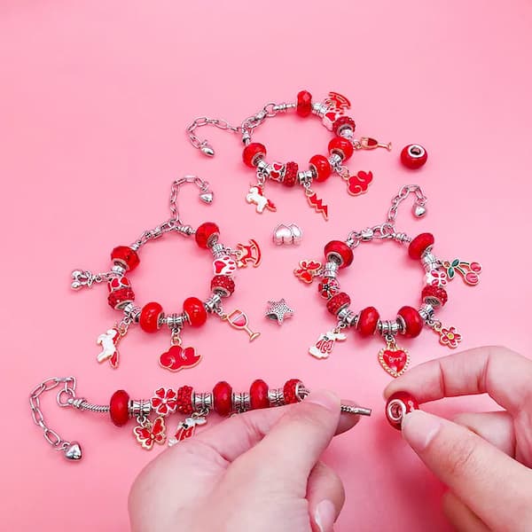 CharmCrafters - Stimulez la créativité et renforcez la confiance avec des bracelets personnalisés