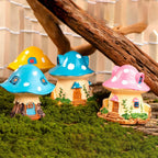 Petit champignon décoratif planté dans un pot de fleurs