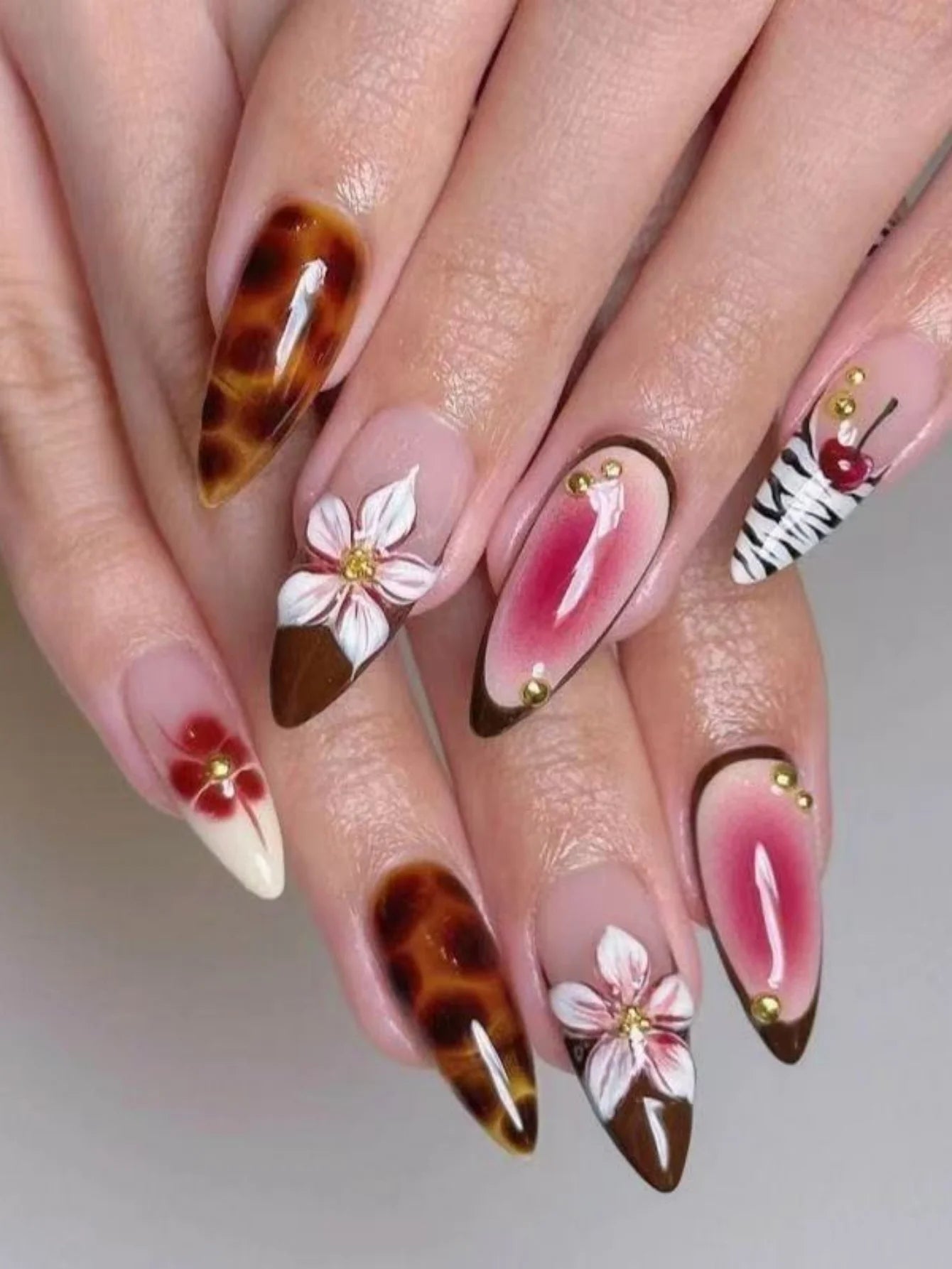 Ongles Press-On pour Femmes | Forme Amande 3D Floral Art de Plage | Ensemble Complet 24 pièces
