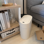 Corbeille de salle de bain slim sans contact avec couvercle fermé