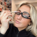 TheOneGlass™ — Un maquillage impeccable avec une clarté à couper au rasoir