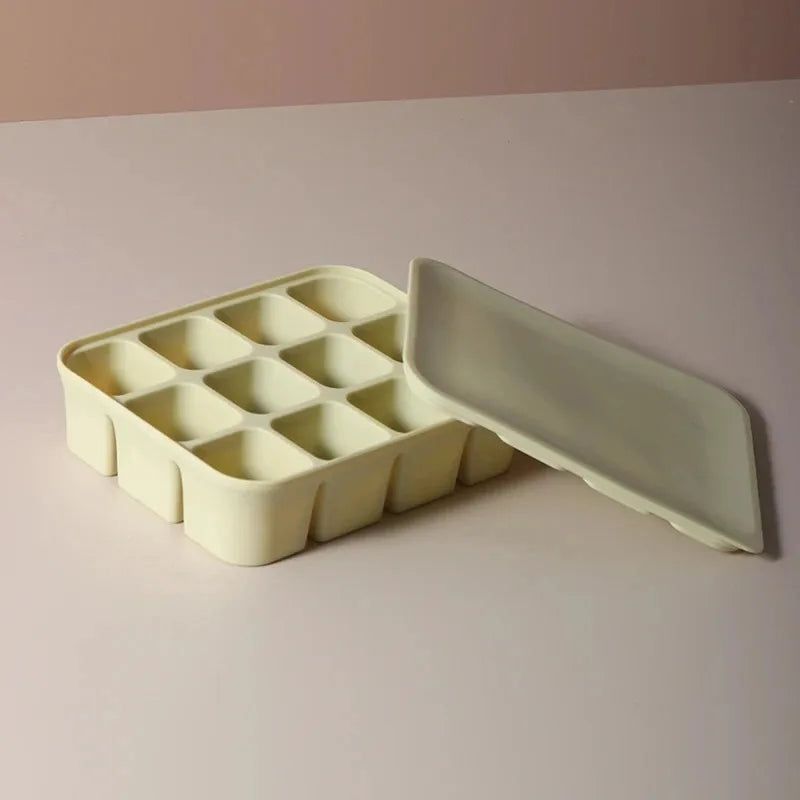 Détail du bac à glaçons en silicone souple compatible lave-vaisselle