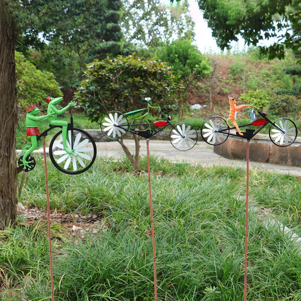Moulin à vent Ventelune utilisé comme ornement de jardin élégant