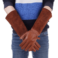 Vue rapprochée de la texture adhérente des gants de jardinage