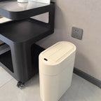 Vue latérale de la poubelle slim montrant son format gain de place