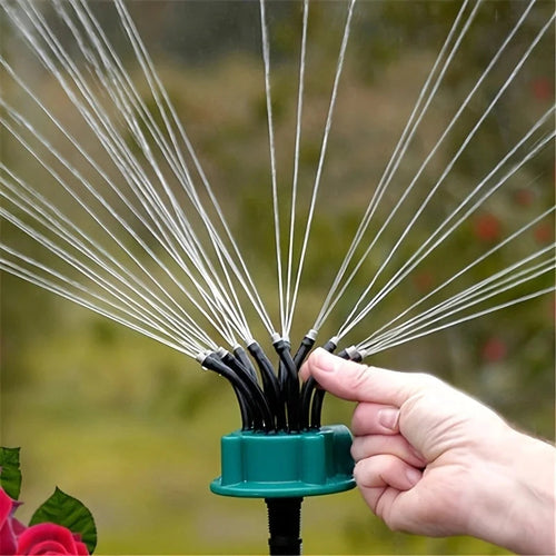 Arroseur rotatif Hydrava installé sur une pelouse de jardin