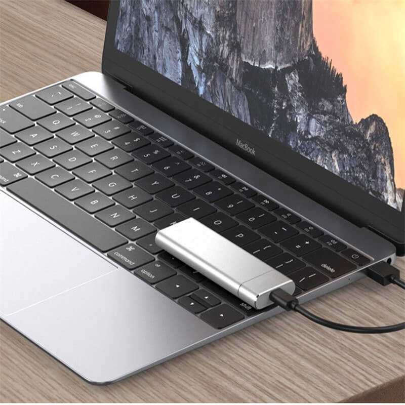 Vue en angle du SSD portable Nexorio avec boîtier aluminium robuste