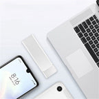 SSD portable Nexorio en aluminium avec connexion USB-C sur fond clair