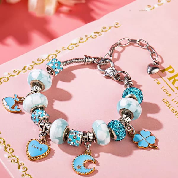 CharmCrafters - Stimulez la créativité et renforcez la confiance avec des bracelets personnalisés