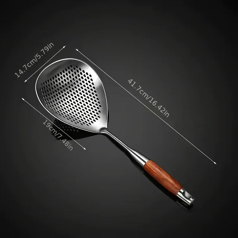 Détail de la maille en acier inoxydable de la passoire Cuisora