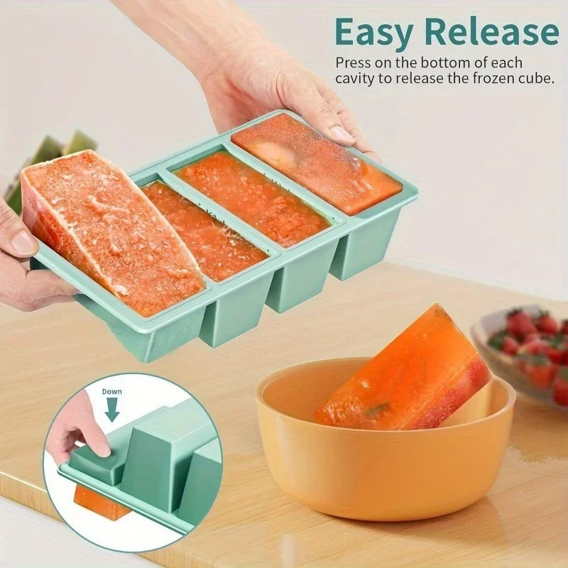 Boîte de congélation remplie de soupe en portions nettes avec couvercle