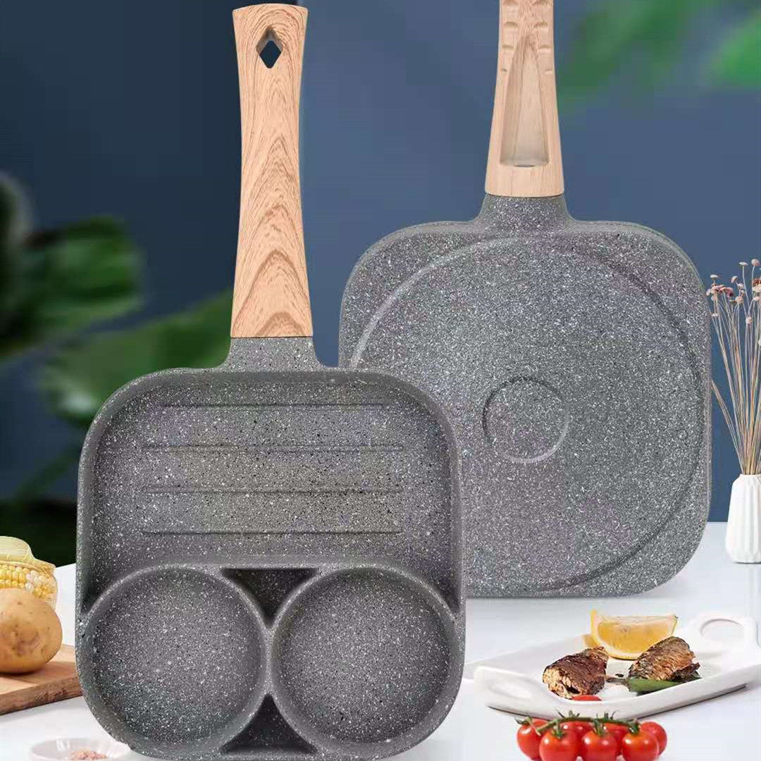 Vue de dessus de la poêle à 4 empreintes pour omelettes