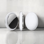 Traceur Bluetooth Locéra vu de face avec design minimaliste